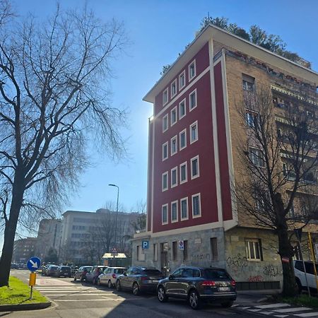 Tolstoi 83 Apartment Милано Екстериор снимка